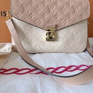 Authentic LouisVuitton Pouchette Métis kept in dust bag in perfect condition